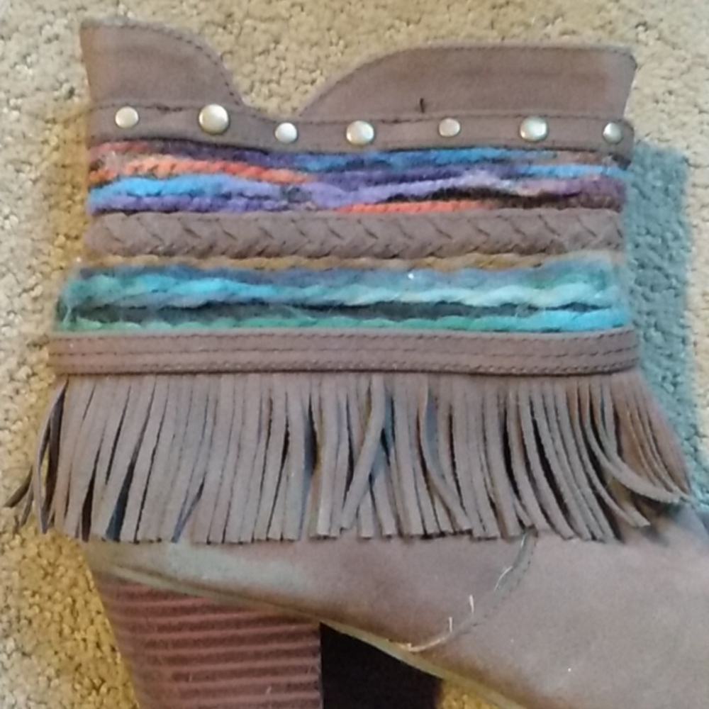 Dolce by Mojo Moxy Fringe Boots | Size 4